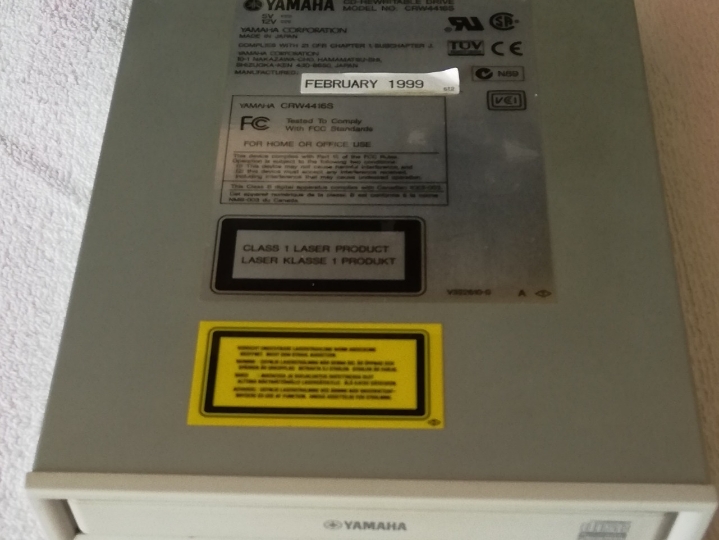 Yamaha pisač CRW 4416S