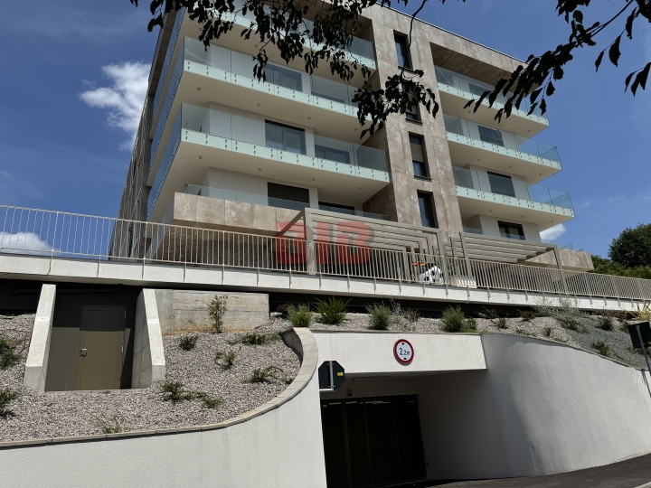 Donji Zamet, luksuzan 3S+DB, prekrasan pogled, 2 garažna mjesta