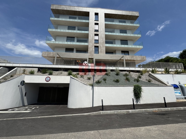 Donji Zamet, luksuzan 3S+DB, prekrasan pogled, 2 garažna mjesta