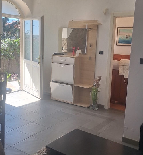 Srdoči, stan 40m2, 1S+DB, balkon, najam