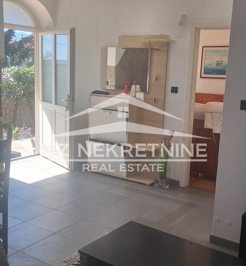 Srdoči, stan 40m2, 1S+DB, najam