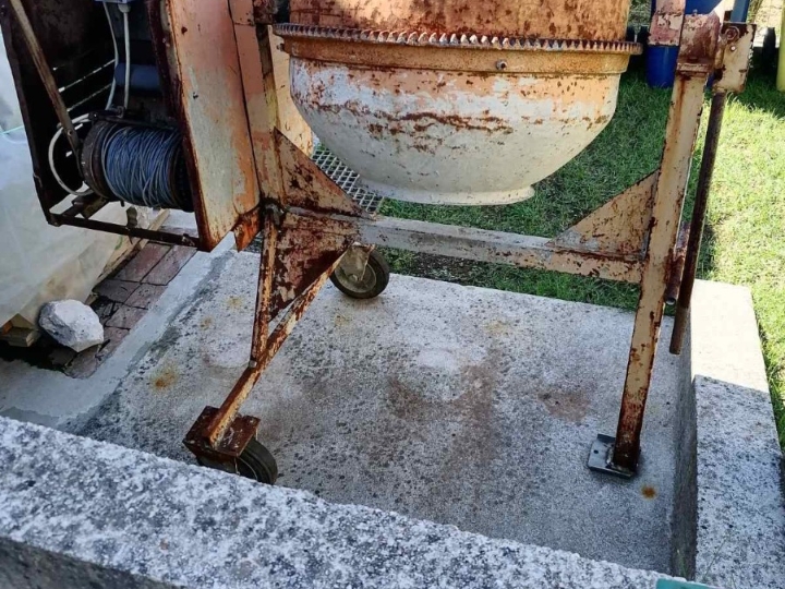 Prodajem građevinsku miješalicu