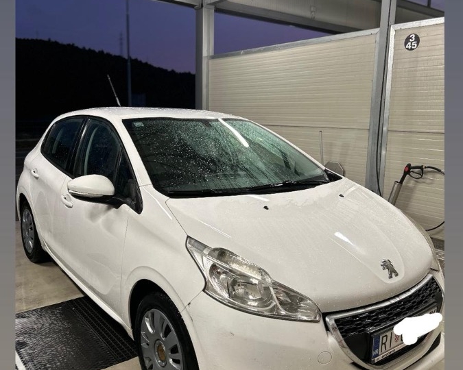 Peugeot 208 1.2 Active, 2015.