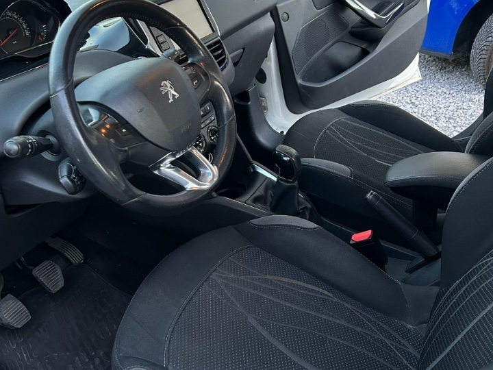 Peugeot 208 1.2 Active, 2015.