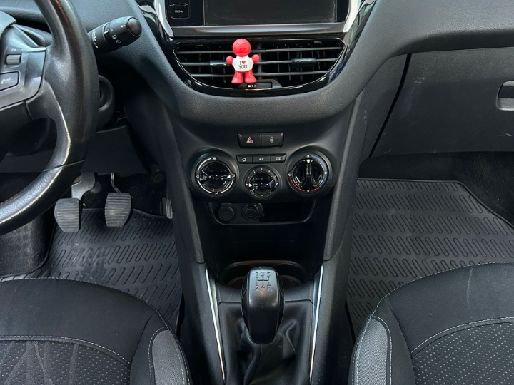 Peugeot 208 1.2 Active, 2015.