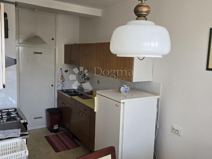 Donja Vežica, 1S+DB, namješten u blizini fakulteta