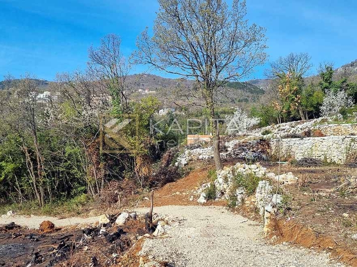 Ičići, građevinski teren s pogledom