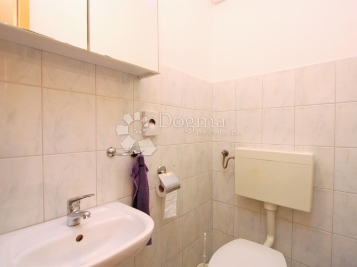 Dvoetažni  stan u centru na 200m od mora