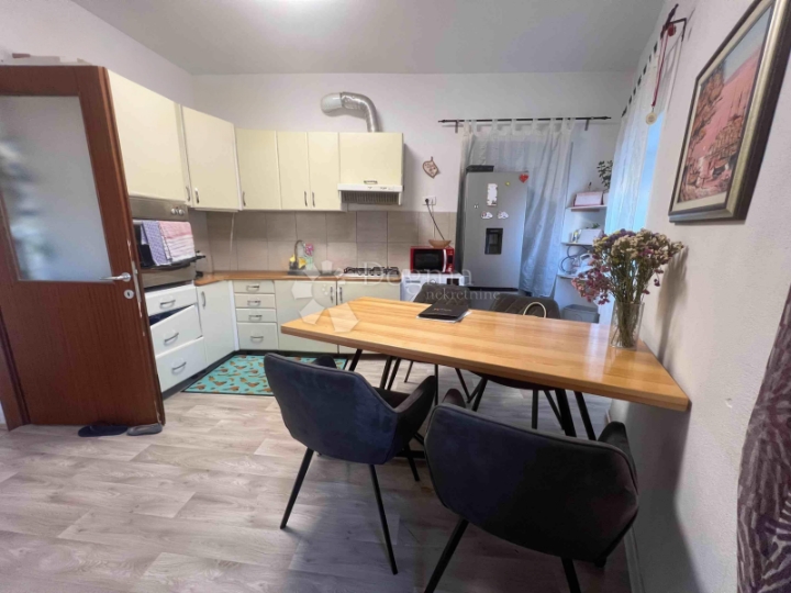 Stan na top lokaciji u Rovinju, Lokva, 61m2