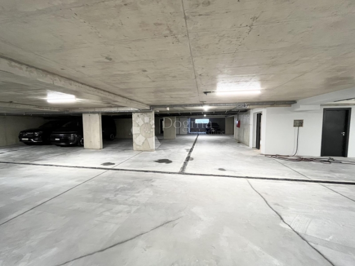 S5 B, 2. kat, Centar, lift