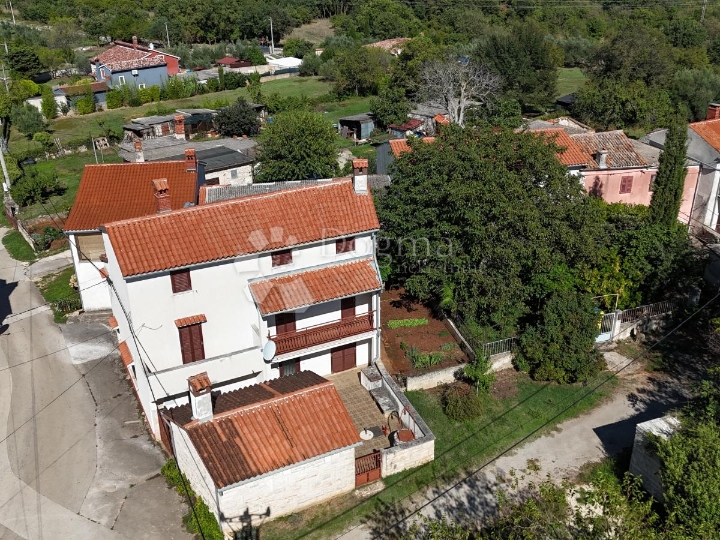 Duplex - Dvije kuće s ljetnom kuhinjom i garažom