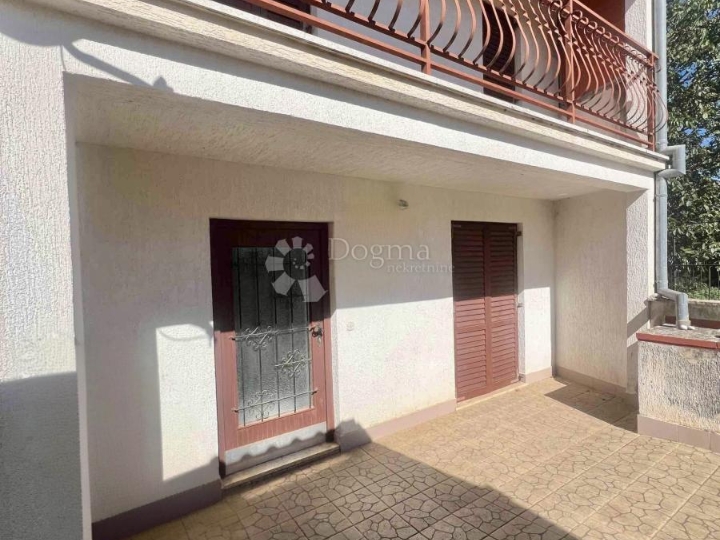Duplex - Dvije kuće s ljetnom kuhinjom i garažom
