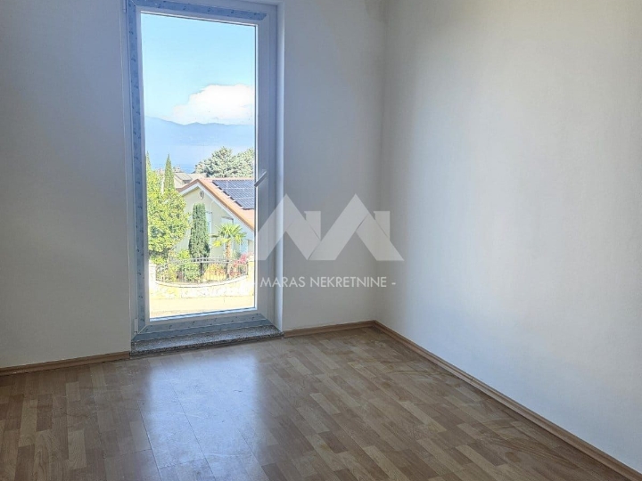 Njivice, apartman na odličnoj lokaciji