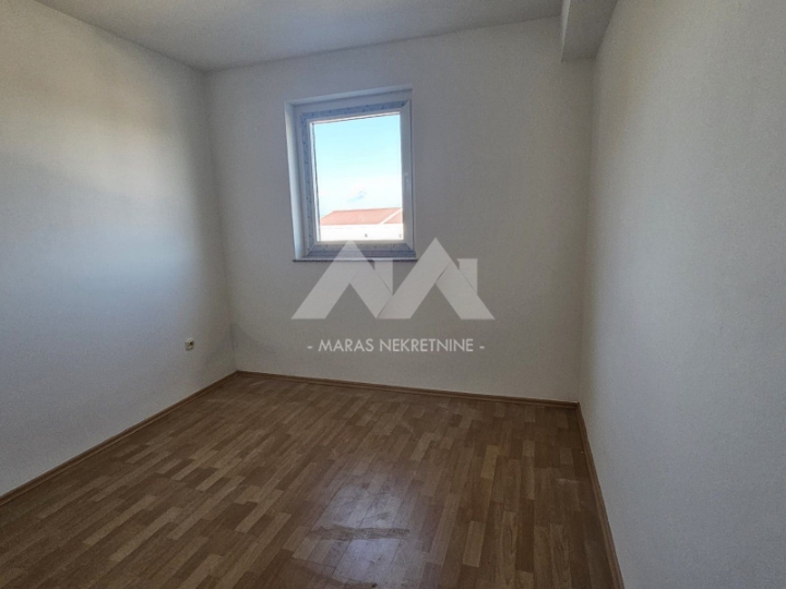Njivice, apartman na odličnoj lokaciji