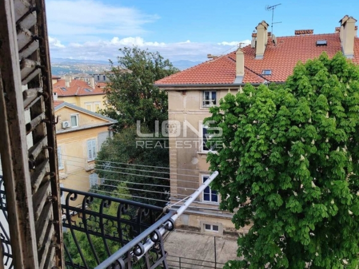 Opatija, centar, trosobni stan, 73 m2