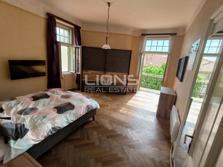 Opatija, centar, trosobni stan, 73 m2