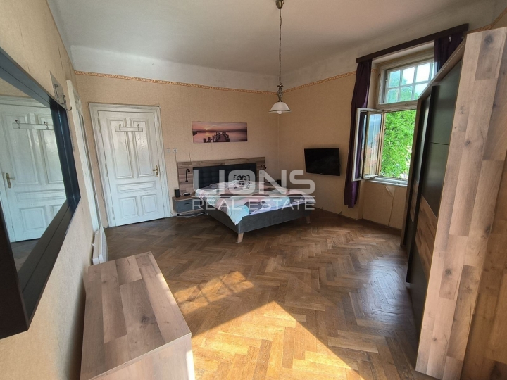 Opatija, centar, trosobni stan, 73 m2