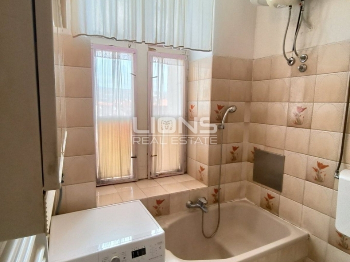Opatija, centar, trosobni stan, 73 m2