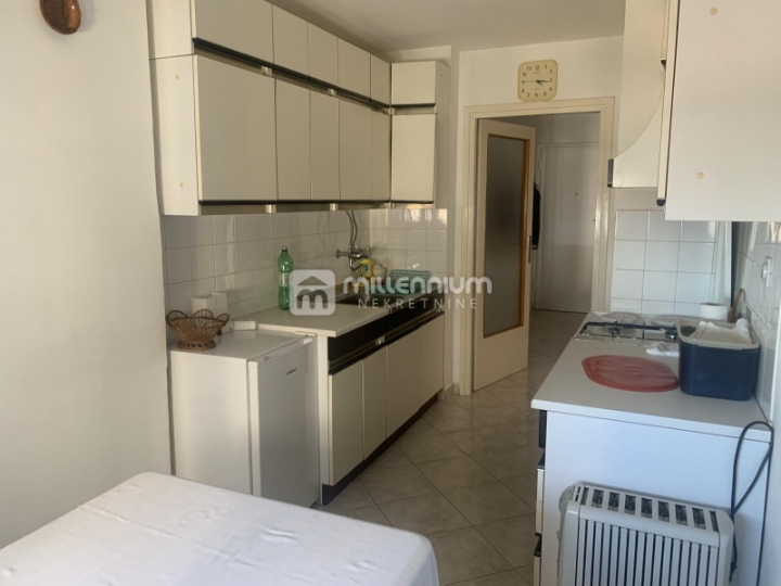 Podmurvice, 53.82m2, namješten 1S+DB s lođom i pogledom