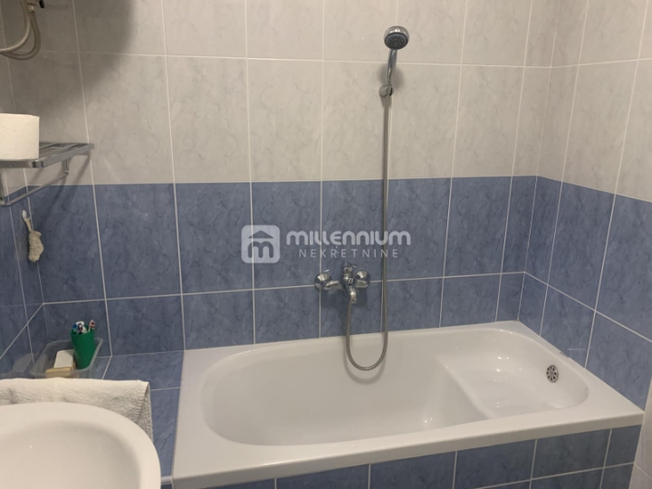 Podmurvice, 53.82m2, namješten 1S+DB s lođom i pogledom