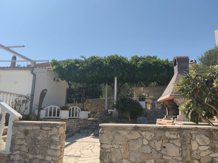 Prodaja apartmana Sumartin