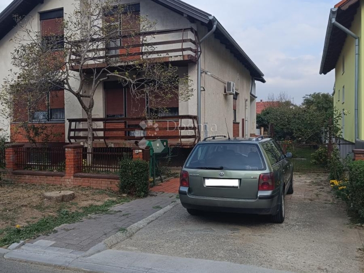 Investicijska prilika: obiteljska kuća na 3 etaže u Vukovaru