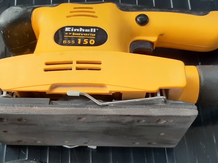 Einhell vibracijska brusilica BSS15