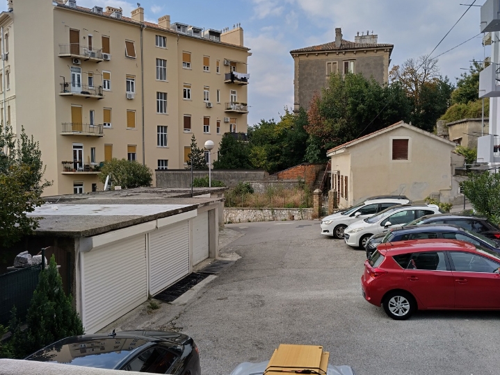 Kozala, blizina Guvernerove palače