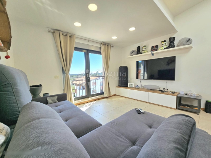 54m2, open space, 1. red do mora, pored ACI marine