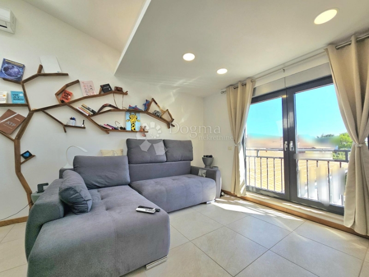 54m2, open space, 1. red do mora, pored ACI marine