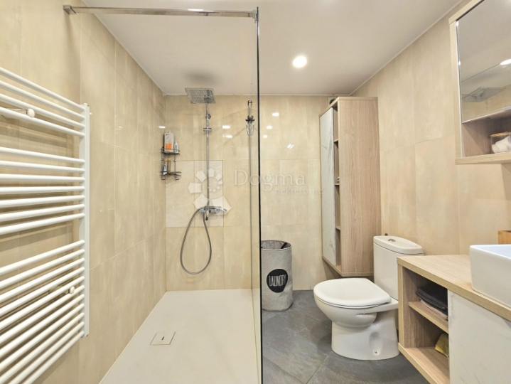 54m2, open space, 1. red do mora, pored ACI marine
