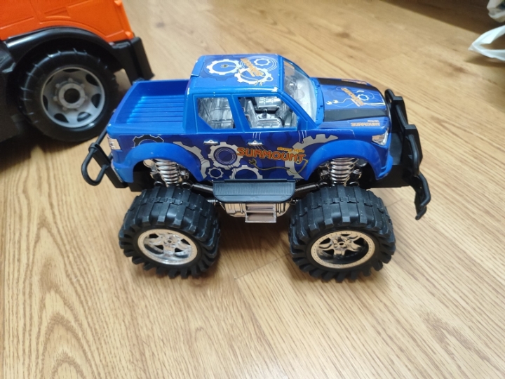 Dječje vozilo i autići