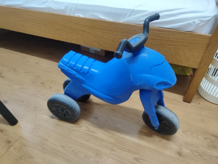 Dječje vozilo i autići