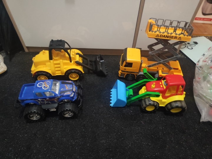 Dječje vozilo i autići