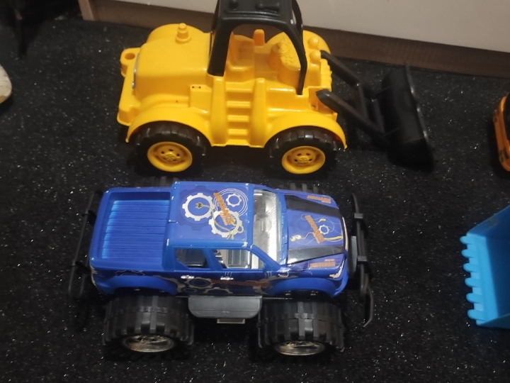 Dječje vozilo i autići