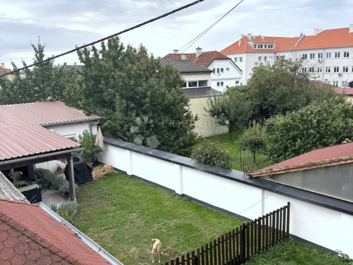 Prostran trosoban stan + garsonjera, centar Bjelovara