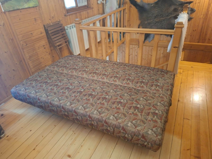 Kauč i komodu
