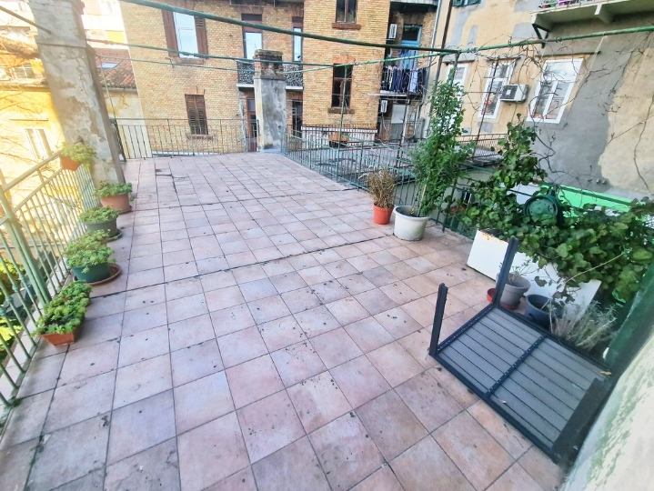 Centar, 93 m2, 3S kl., 1. kat, 900€