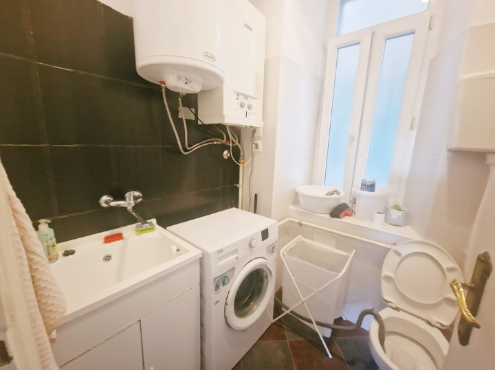 Centar, 93 m2, 3S kl., 1. kat, 900€