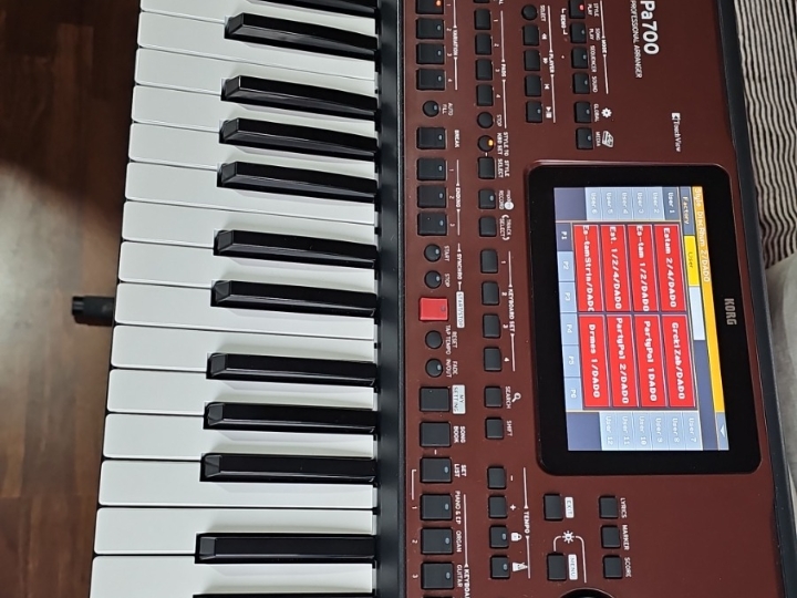 Korg PA 700