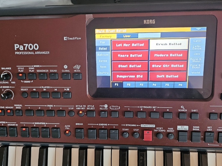 Korg PA 700