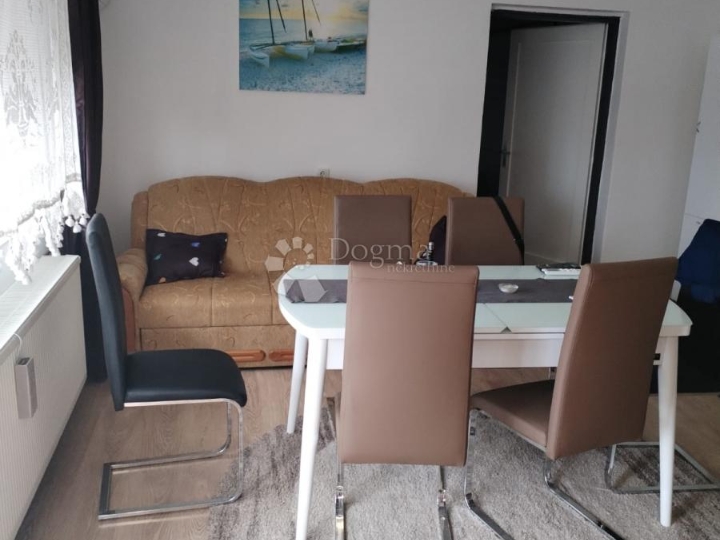 Kompletno namješten stan u centru Đurđenovca + balkon