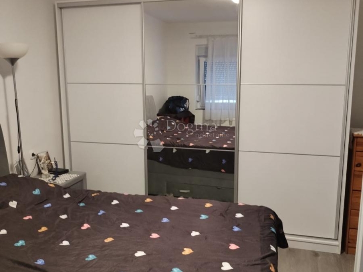Kompletno namješten stan u centru Đurđenovca + balkon