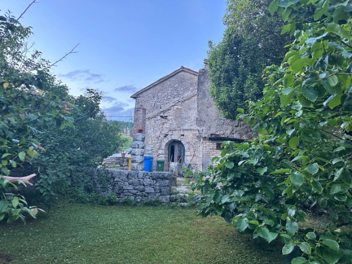Kuća 134 m2 - samostojeća + 858 m2 okućnicom