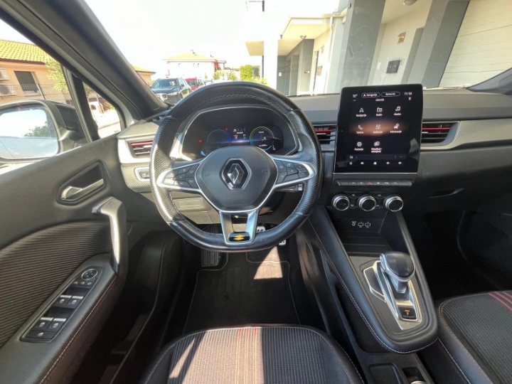 Sniženo! Renault Captur Hybrid RS