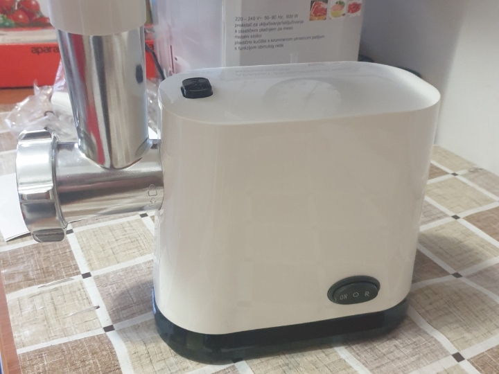 El. aparat za mljevenje mesa