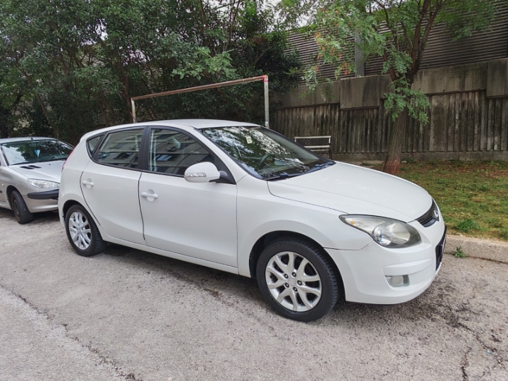 Hyundai i30 2.0 crdi i Think 6 brzin