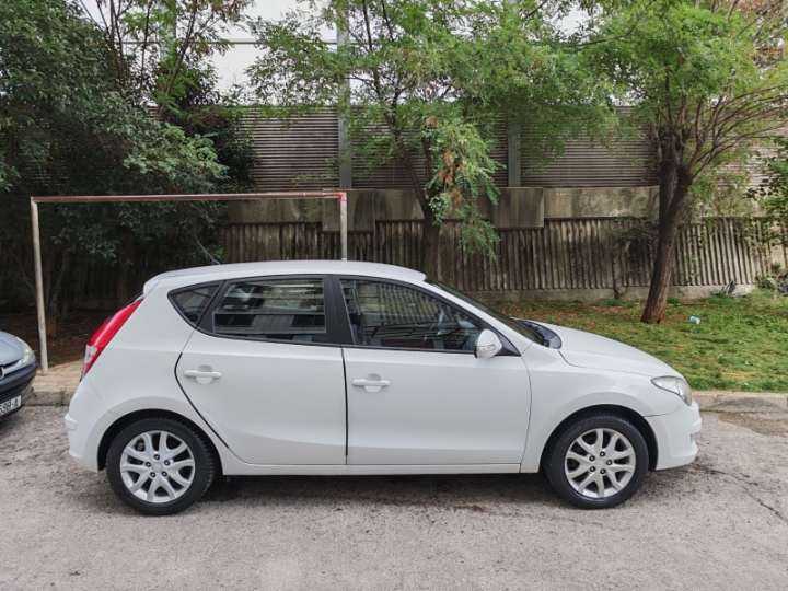 Hyundai i30 2.0 crdi i Think 6 brzin