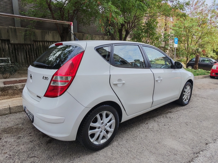Hyundai i30 2.0 crdi i Think 6 brzin