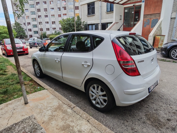 Hyundai i30 2.0 crdi i Think 6 brzin